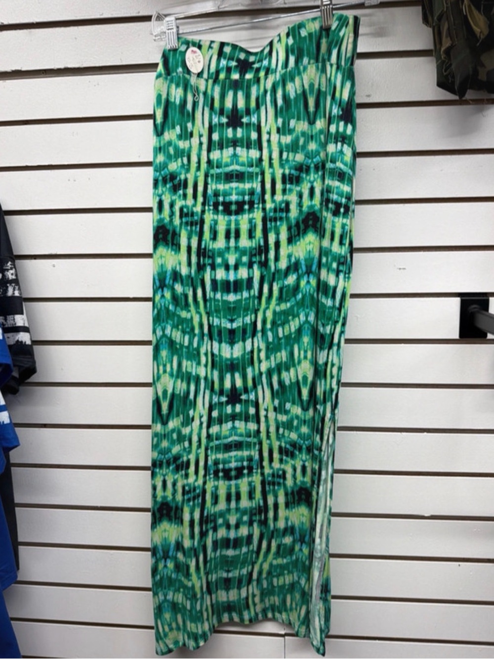 Anna Size 12 Green Anna Size 12 Green Abstract Print Maxi Skirt with Side Slits